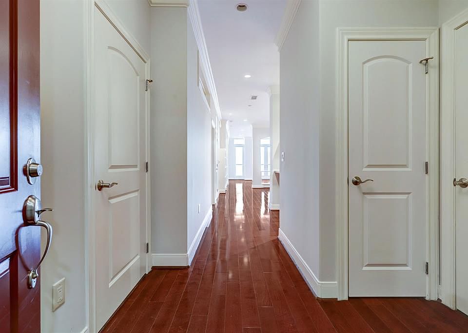 1st image of 1419 Montrose Blvd Unit 204
