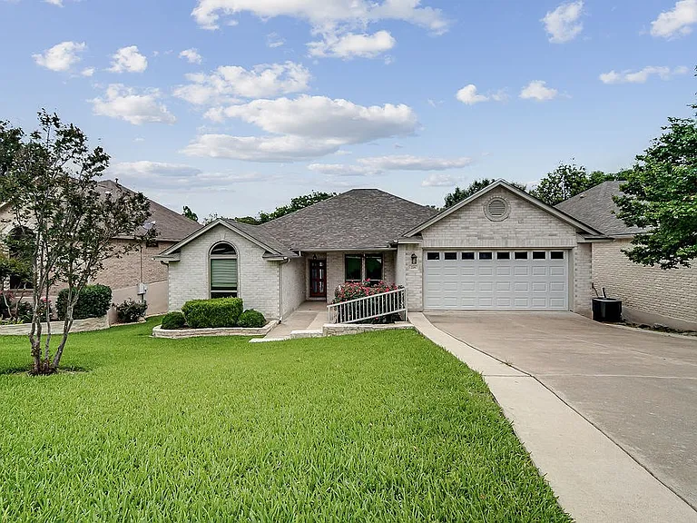 218 E Creekview Dr — Photo 33