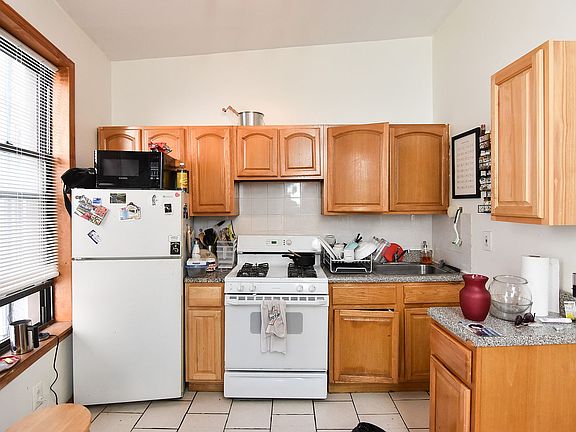 3rd image of 377 Metropolitan Ave #3
