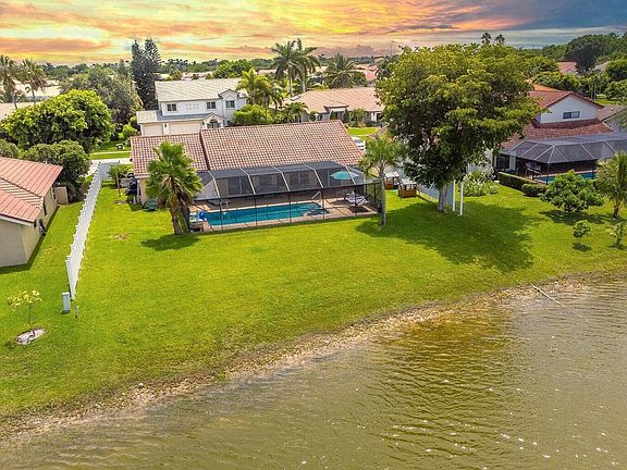 2nd image of 20725 Waters Edge Ct