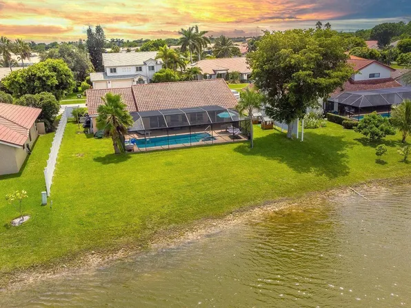 20725 Waters Edge Ct, Boca Raton, FL 33498