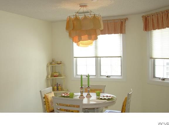 breakfast area in kitchen