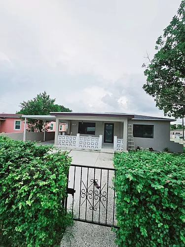 1601 NW 36th Ave #1 Photo 1