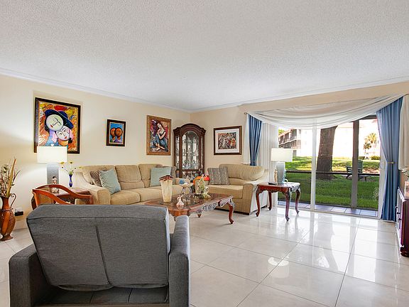 4th image of 211 S Hollybrook Drive #107