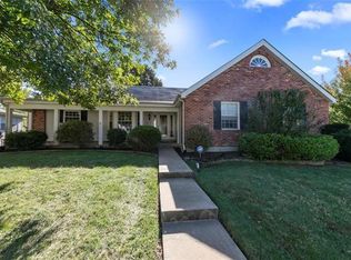 18 Carriage Way W, Saint Peters, MO 63376