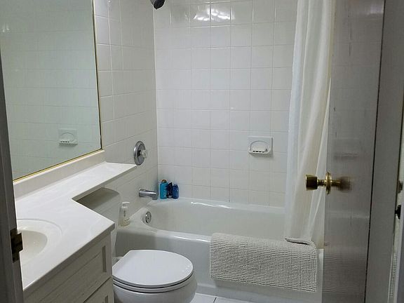 5th image of 3219 W Parkway Dr