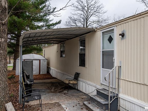 3rd image of 73 Grassy Meadow Ln