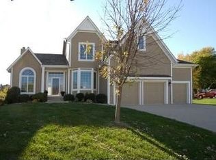 9504 Pine St, Lenexa, KS 66220