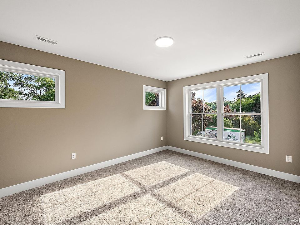 23376 Vassar Ave, photo 27
