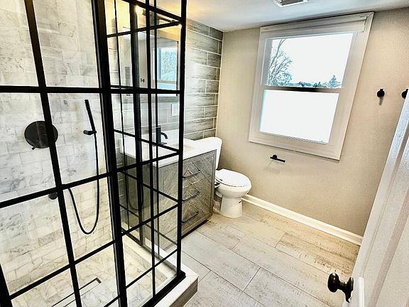5th image of 20 Jefferson St #2B