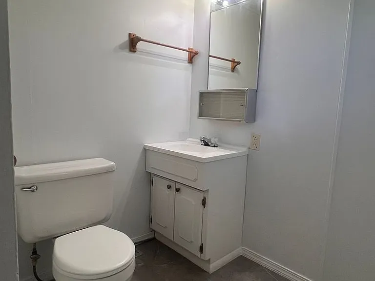 2074.5 Willeys Lake Rd — Photo 14