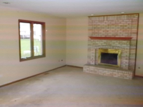 4th image of 3819 Dewey Ave