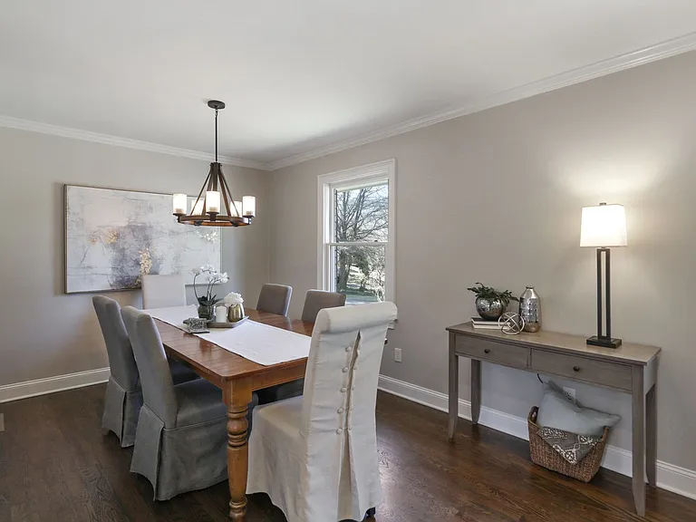 220 Mansell Cir — Photo 6