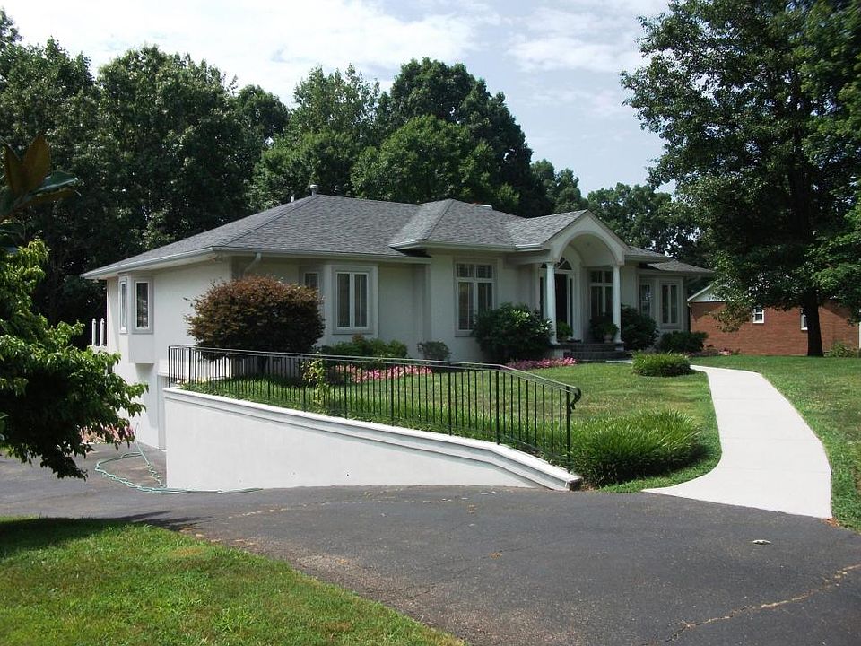 1st image of 15 Oxford Cir