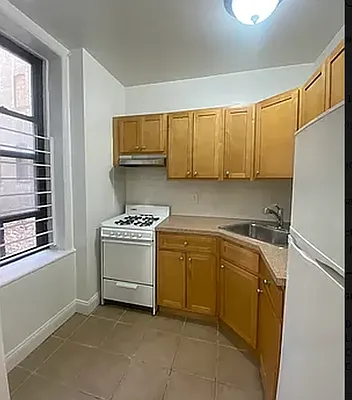 Rented by City Connections Realty | media 2