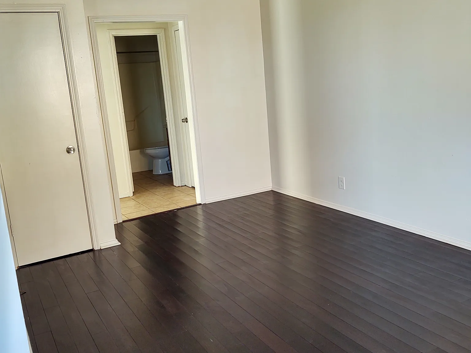 2 bed, 650 sqft, $1,050 — Photo 3