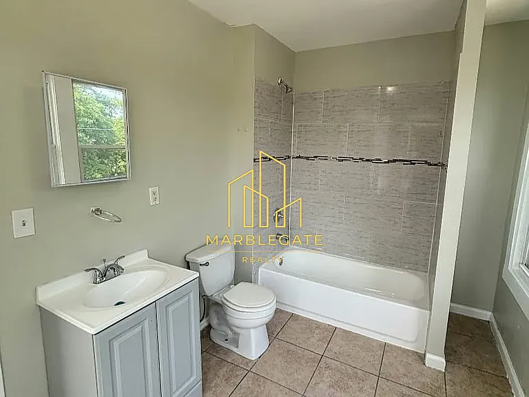 27-29 N Munn Ave #22 — Photo 10