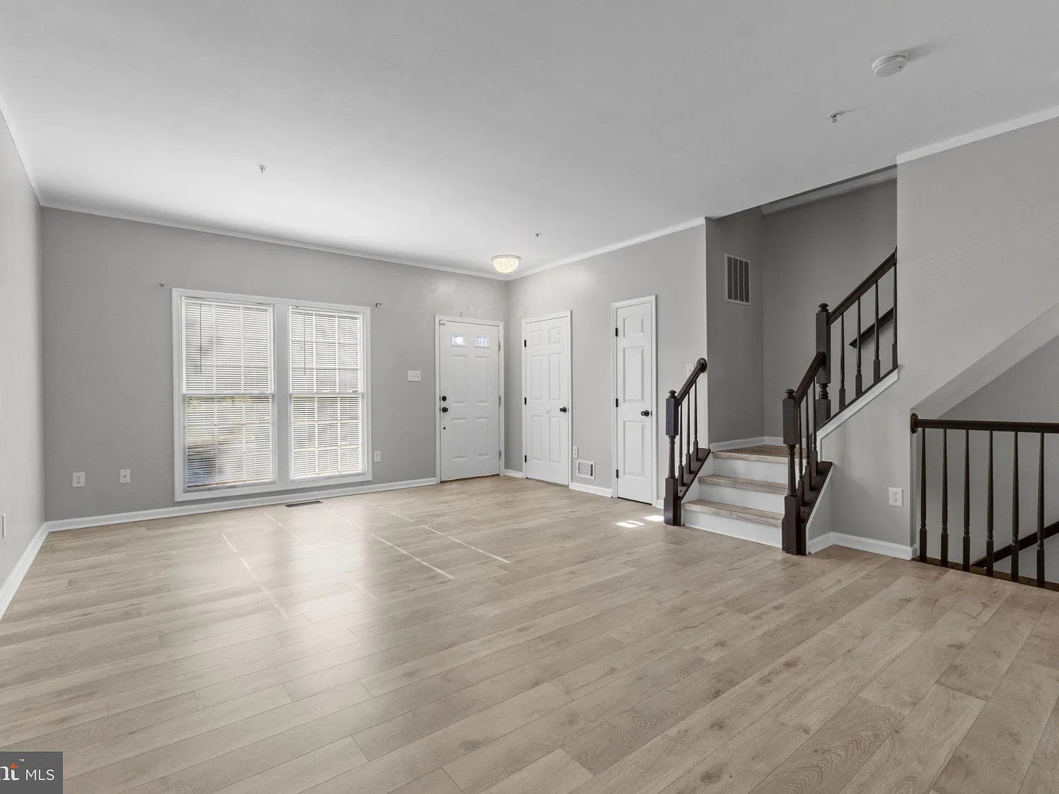 4 bed, 4.0 bath, 2660 sqft, $3,150 — Photo 4