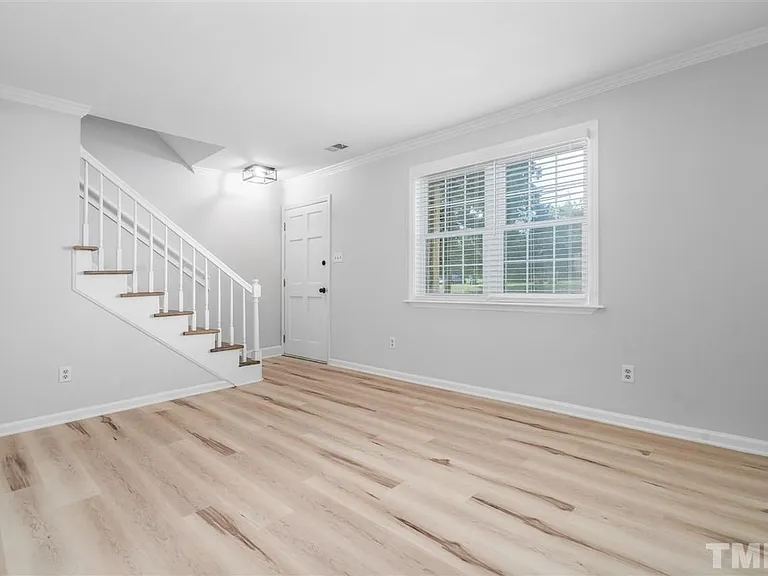 224 Waldo St — Photo 8