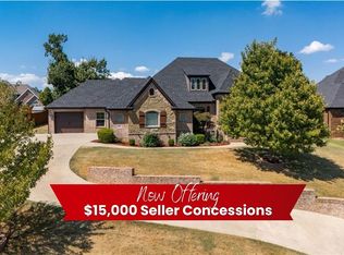 2105 NW Small Oaks St, Bentonville, AR 72712