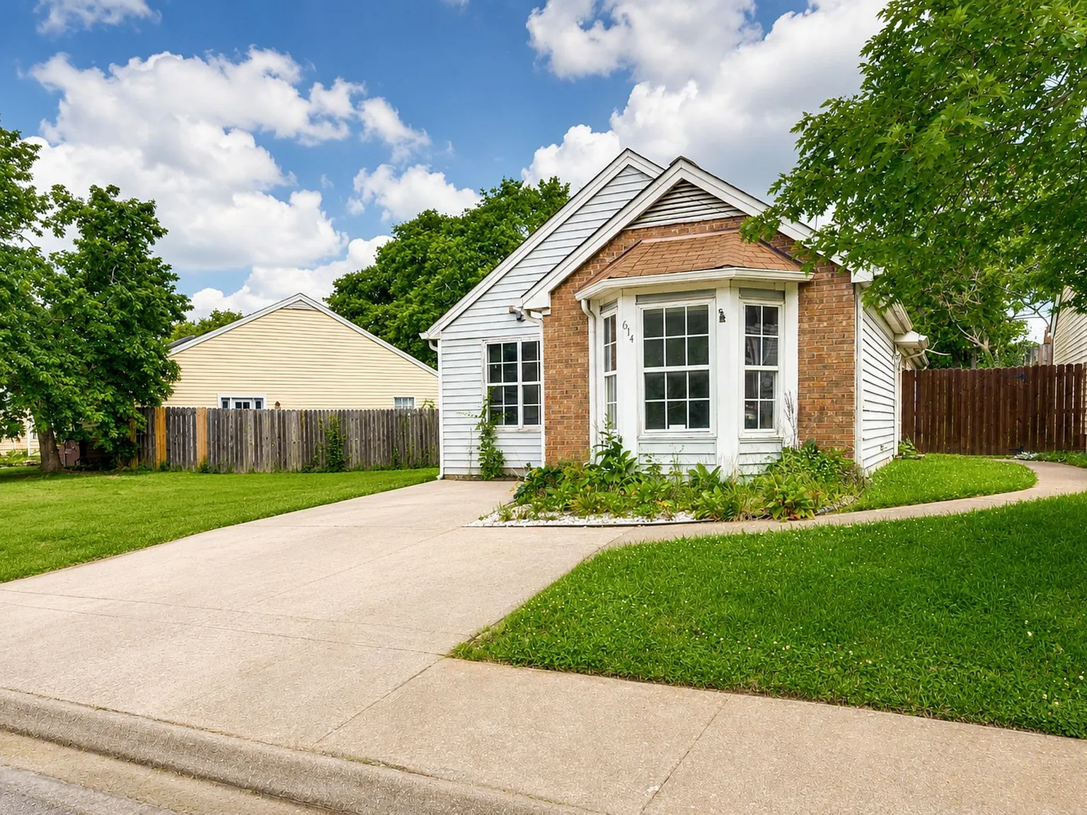 3 bed, 2.0 bath, 1244 sqft, $2,150 — Photo 3