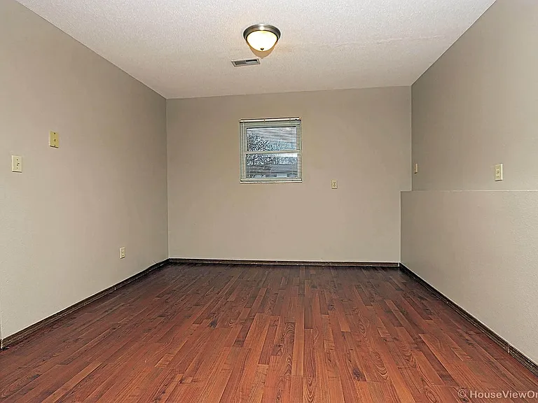1954 Longview Dr — Photo 19
