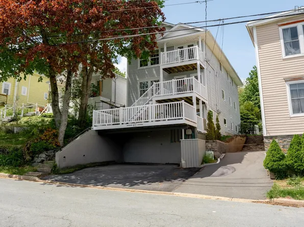 67 Rose St, Halifax, NS B3A 2T8