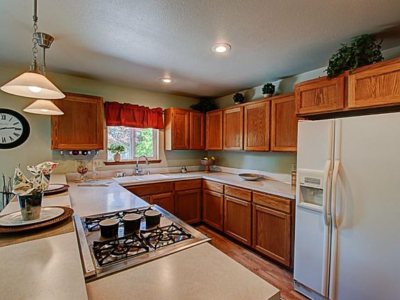 3rd image of 2402 Leah Ct SE