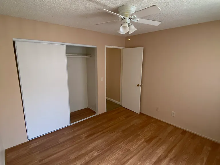 2475 Cedar Ave #R — Photo 9