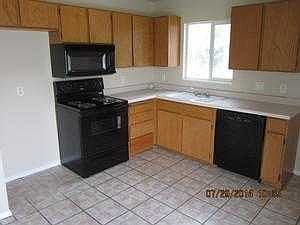 3rd image of 3037 S Alamo St