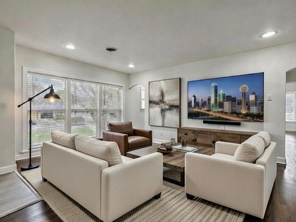 3rd image of 869 Peavy Rd