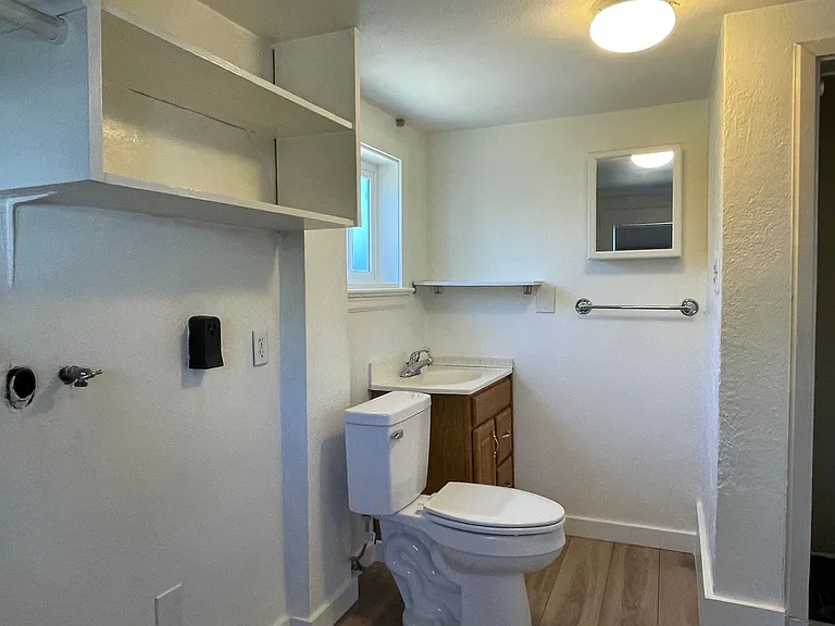 709.5 W Jackson St — Photo 13