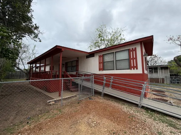 27 N Sunset Dr, Kerrville, TX 78028