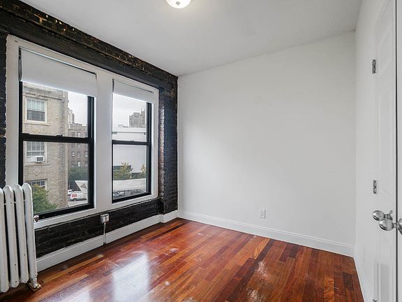 2nd image of 2 Bank St APT 12