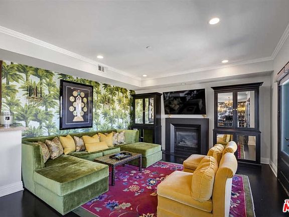 2nd image of 718 N Croft Ave Penthouse 1