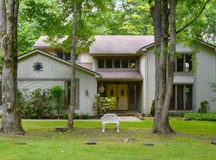 17150 Penny Ln, Chagrin Falls, OH 44023