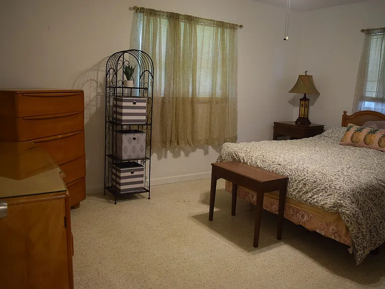 1622 NE Maureen Ct — Photo 12