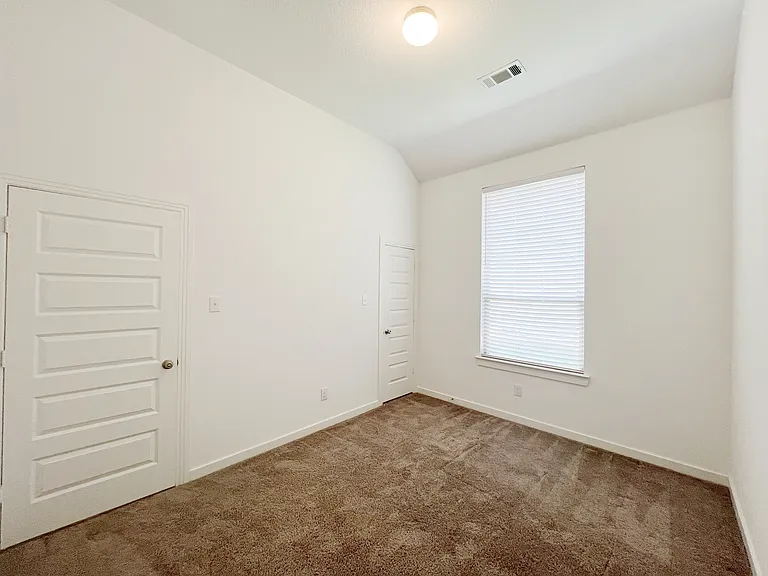1120 Sheldon Dr — Photo 9