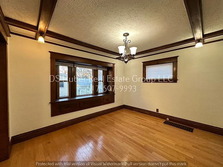 1027 Climax St — Photo 5