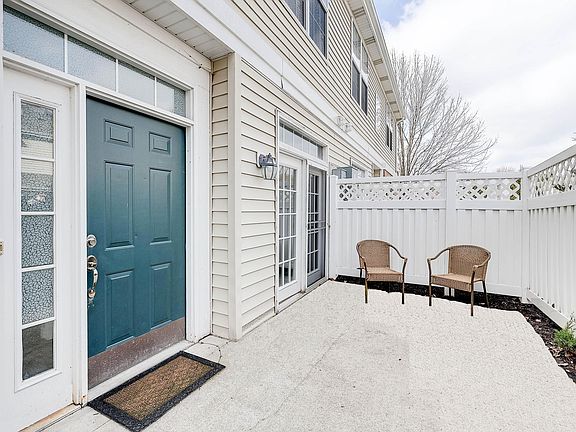 2nd image of 2254 Colfax Ln