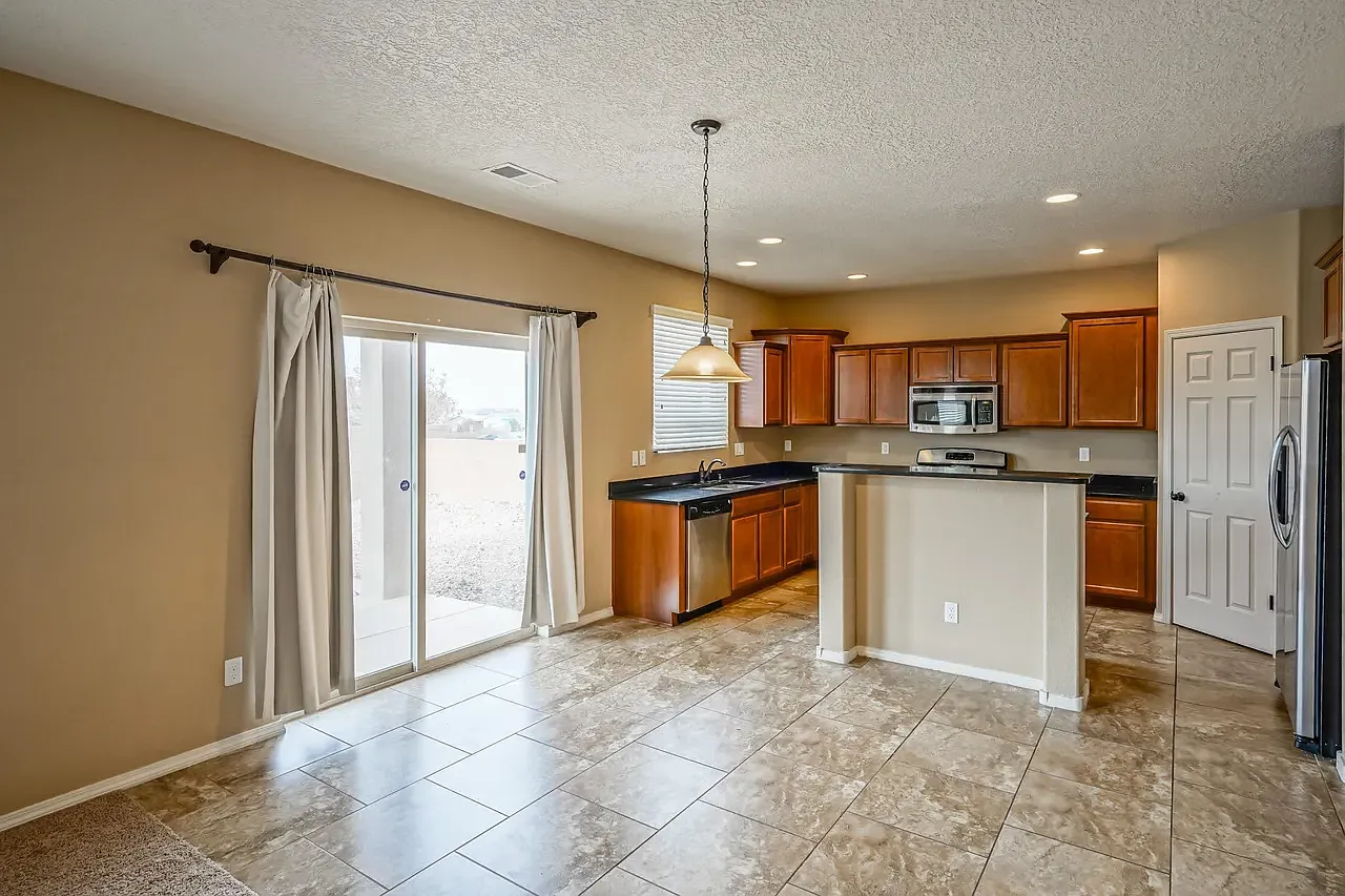 4 bed, 2706 sqft, $2,995 — Photo 4