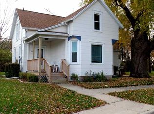 521 Janssen St, Combined Locks, WI 54113