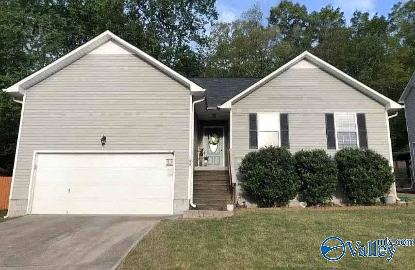 3 bed, 2.0 bath, 1384 sqft, $1,650 — Photo 1