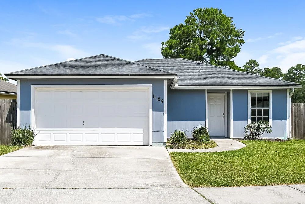 3 bed, 2.0 bath, 1281 sqft, $1,680 — Photo 1