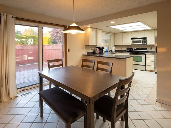 5th image of 611 N 18th Pl