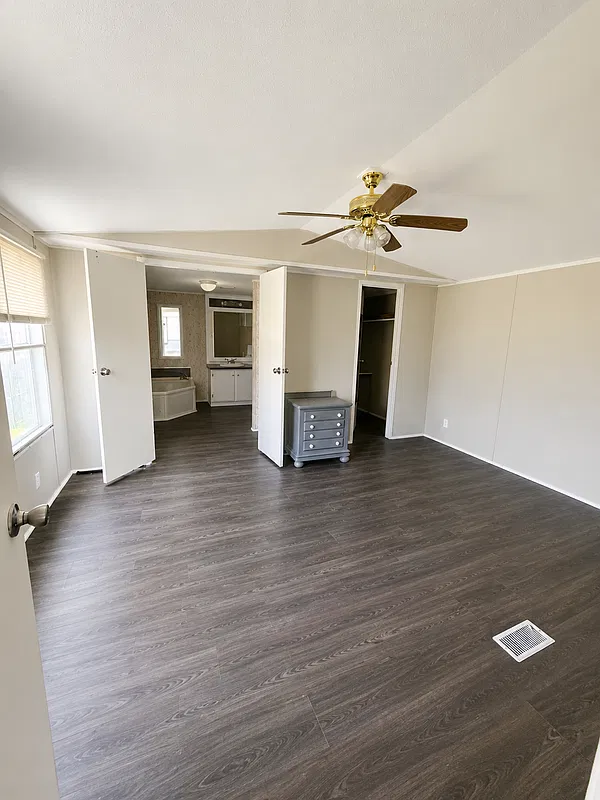 3 bed, 2.0 bath, 1216 sqft, $1,100 — Photo 3