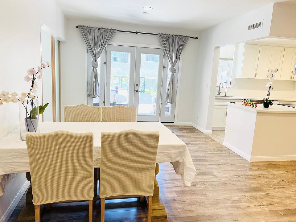 1st image of 8550 Holloway Dr #12