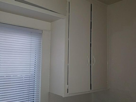 3rd image of 557 Victoria St