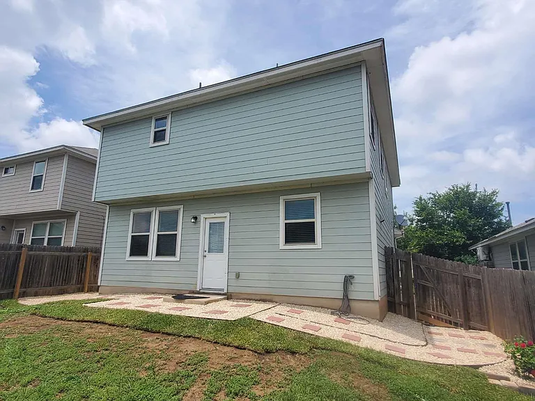 251 Triumph Rd SW — Photo 23