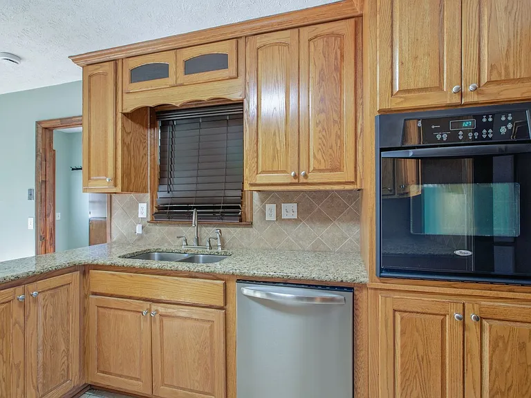 3942 Ashmore Dr — Photo 9